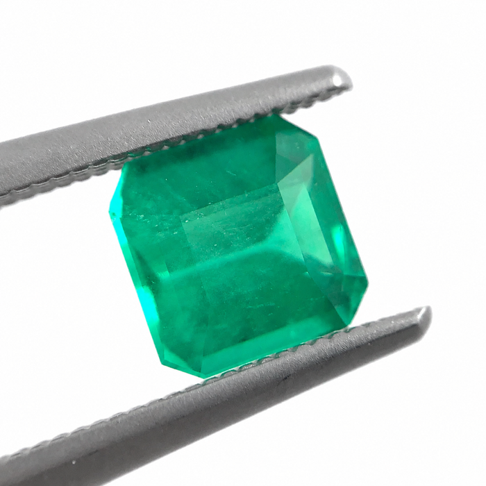 Emerald 0.97 carats Square emerald cut loose gemstone