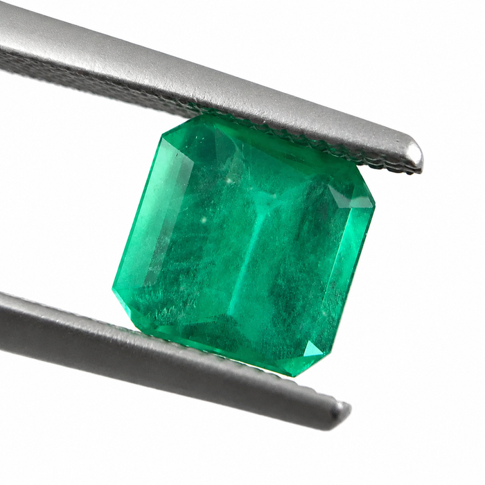 Emerald 0.97 carats Square emerald cut loose gemstone