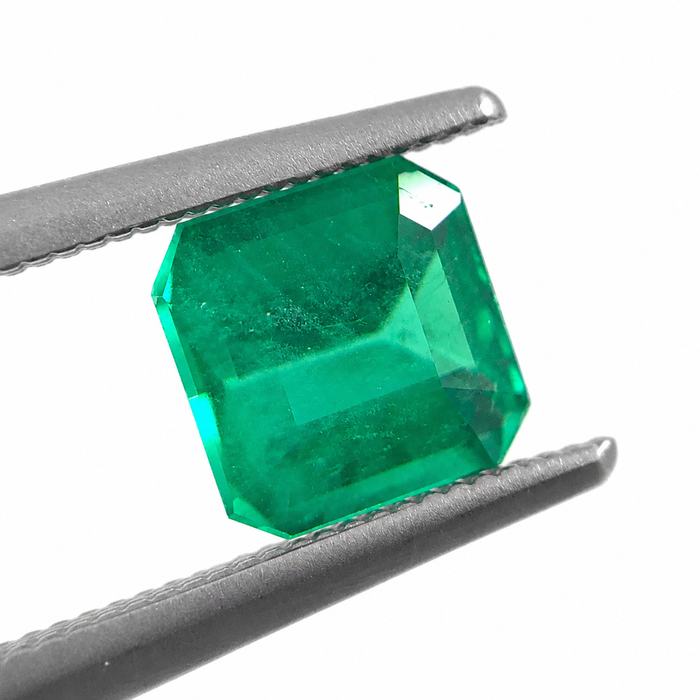 Emerald 0.97 carats Square emerald cut loose gemstone